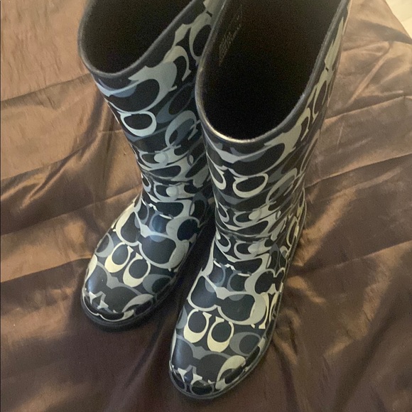🎀 Coach Signature Rain Boots - size 7 - Picture 2 of 5